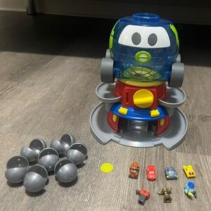 Squinkies Globie Dispenser Disney Pixar Cars 2 with 7 Original Figures